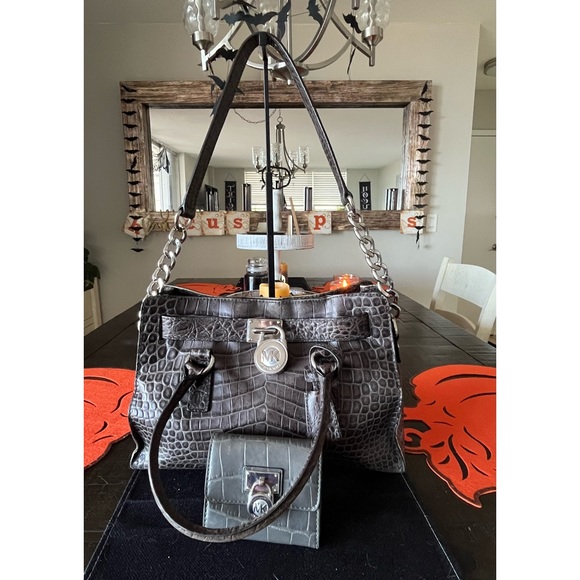 Michael Kors Hamilton Purse and Wallet Set - Picture 11 of 13